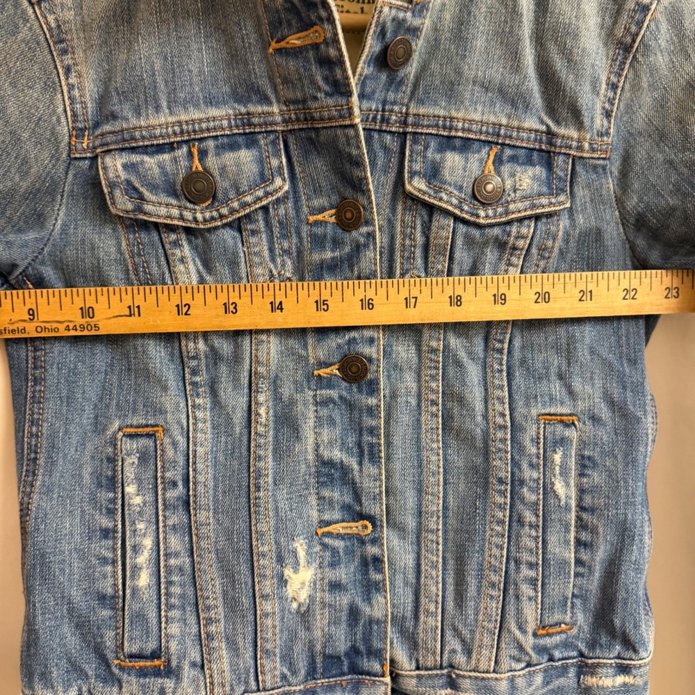 Abercrombie & Fitch Womens XS Distressed Denim Trucker Jean Jacket Wash‎ Blue - Picture 7 of 9